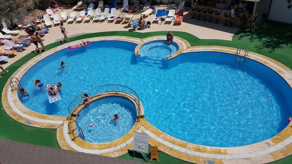 Golden Moon Apart Hotel Kusadasi Exterior photo
